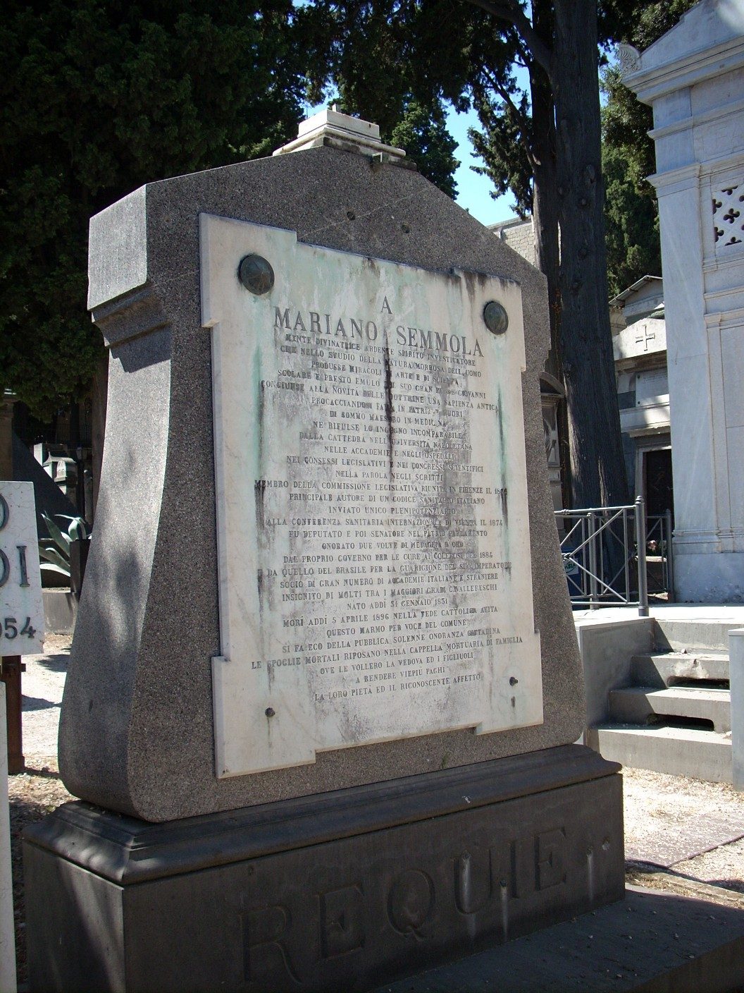 Mariano%20Semmola%20monument%2C%20Cimitero%20Poggioreale%2C%20Naples%20-%2001.JPG